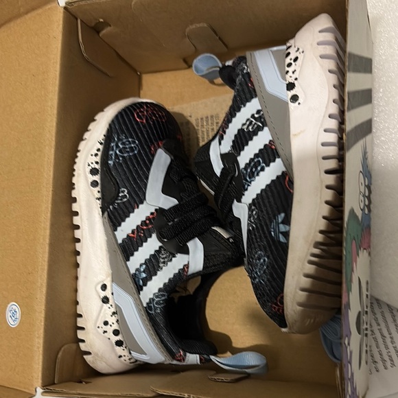 adidas Other - Adidas 5K Sneakers Free Niki socks